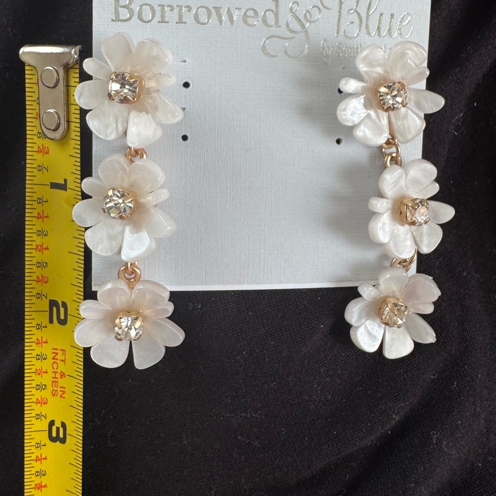 Rhinestone Pearl White Floral Earrings